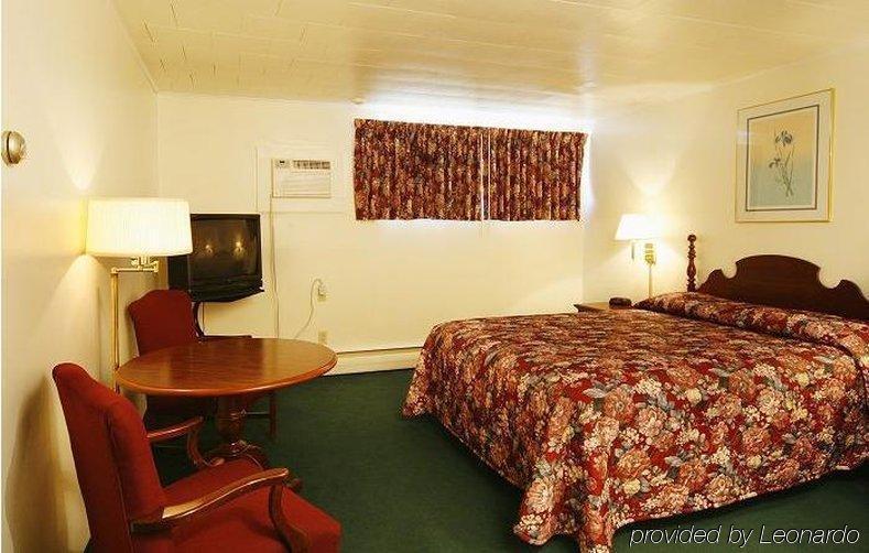 Travelers Inn Brunswick Room photo